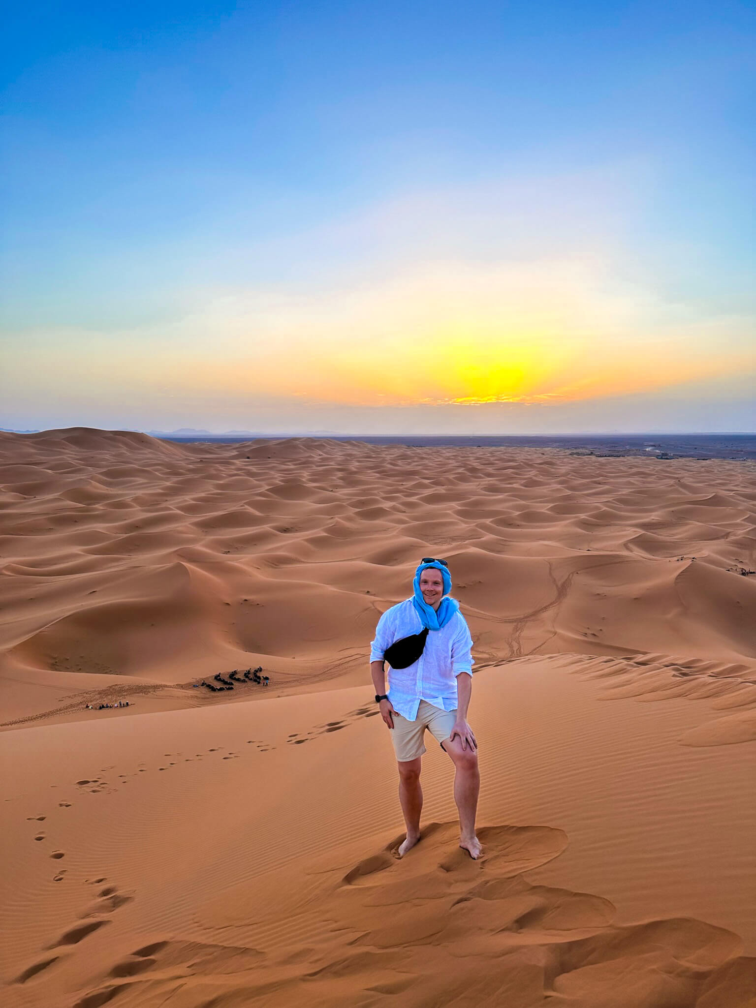 Man in blue scarf in sahara moroco solo sunset